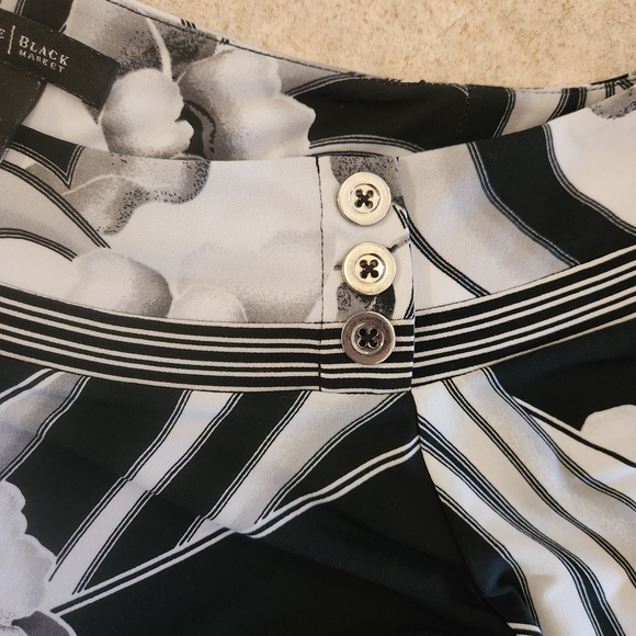 White House Black Market Monochrome Floral Long Sleeve Dress - Picture 10 of 10